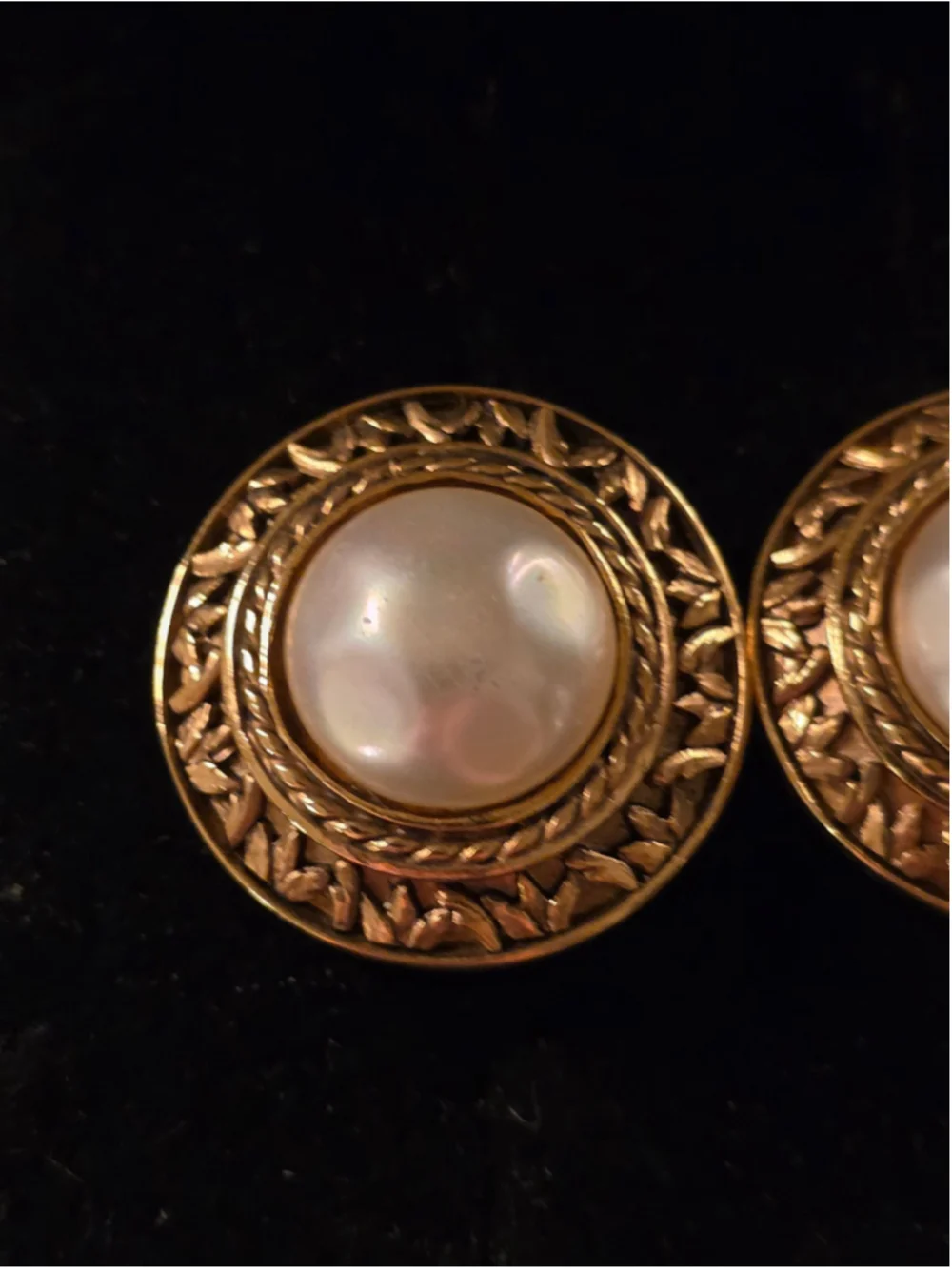 RARE 1980s Chanel Pearl Woven Gold Clip Earrings - Signed France - Picture 4 of 8